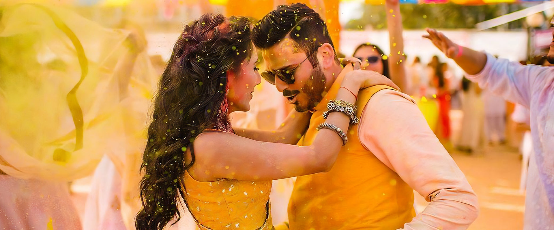 Tying Together Tradition And Modernity With Jhilmil Colours At Your Wedding